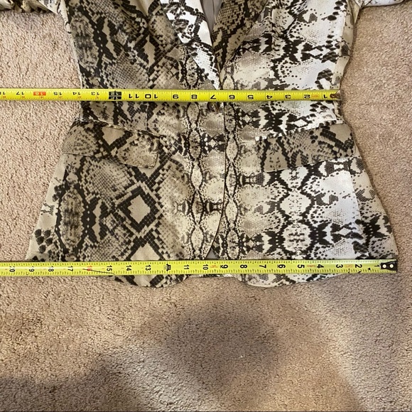 Jennifer Lopez Python Print Jacket - Picture 4 of 8